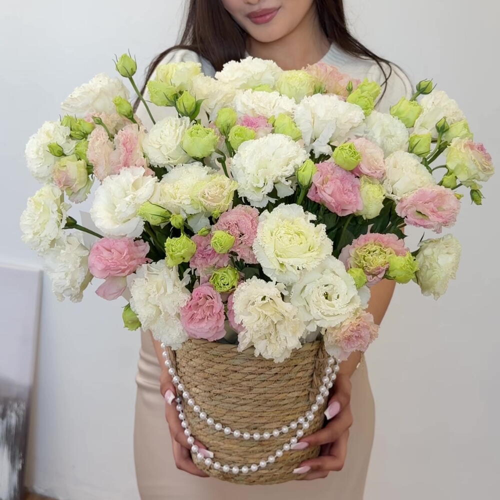 Lisianthus in a planter size M
