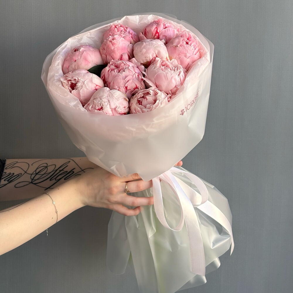 11 розовых пионов