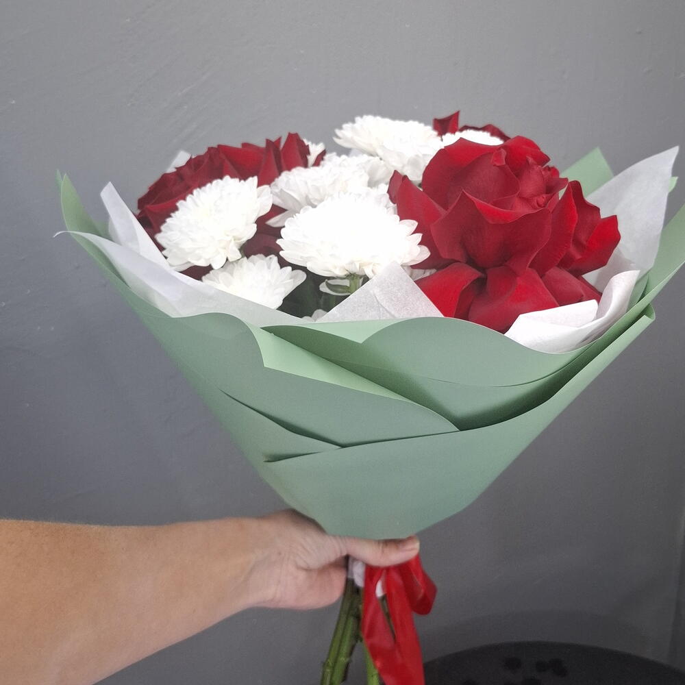 Букет хризантема и роза