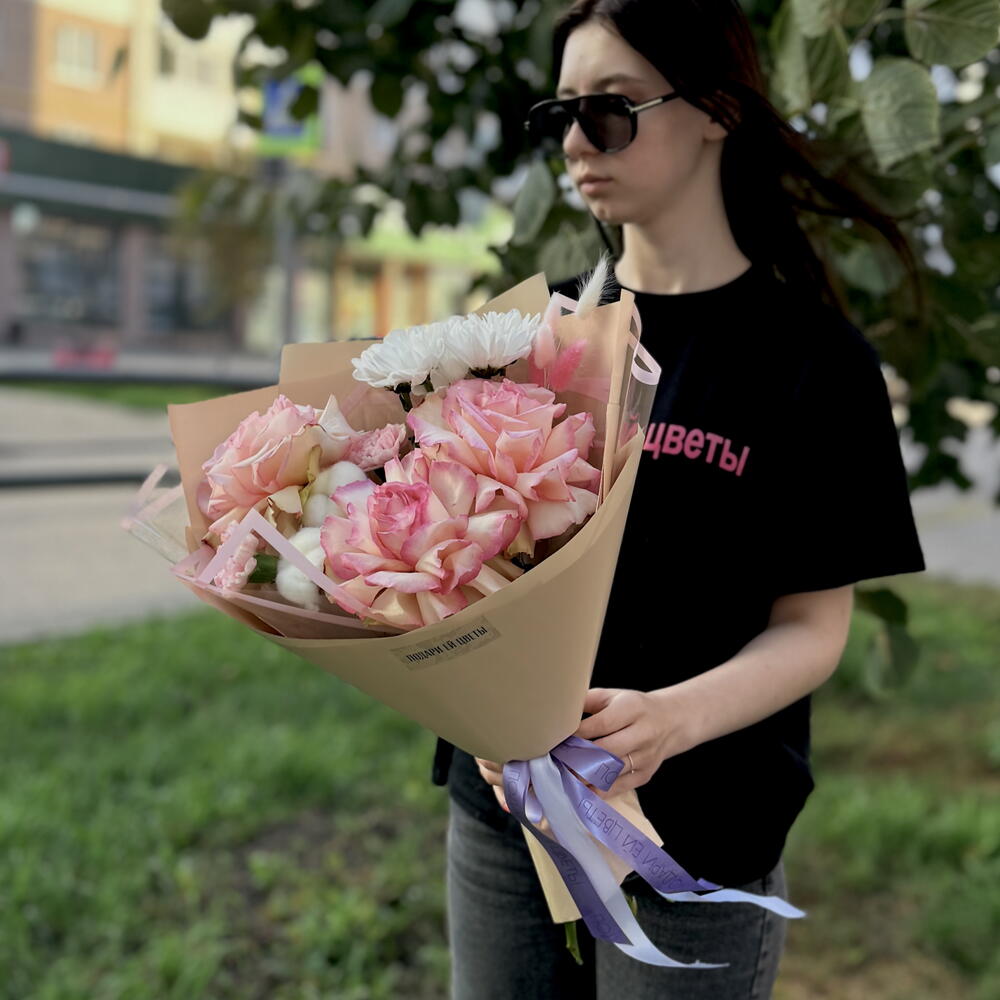 Букет  с цветами  для жены, мамы, бабушки, дочки, на юбилей, день рождения, 1 сентября ,день знаний , в школу