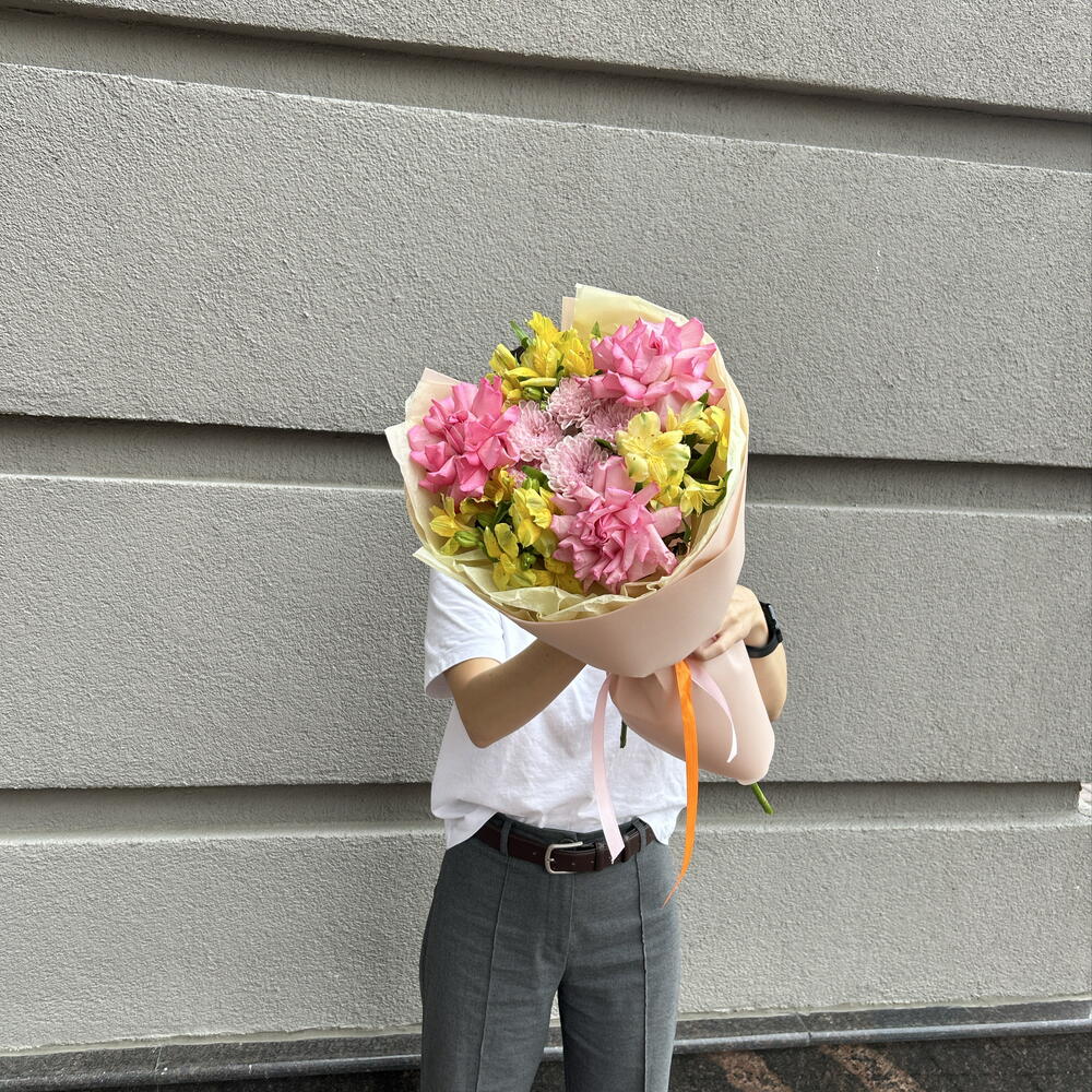 💐 Букет «Солнечный звонок»: Яркие розовые и желтые оттенки для учителя на 1 сентября! 🎒🍁