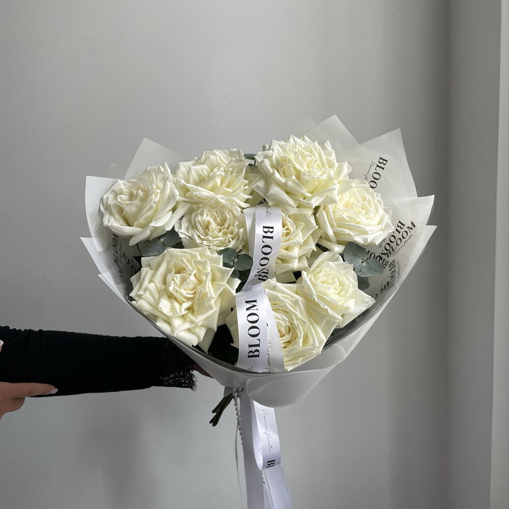 Монобукет белых роз