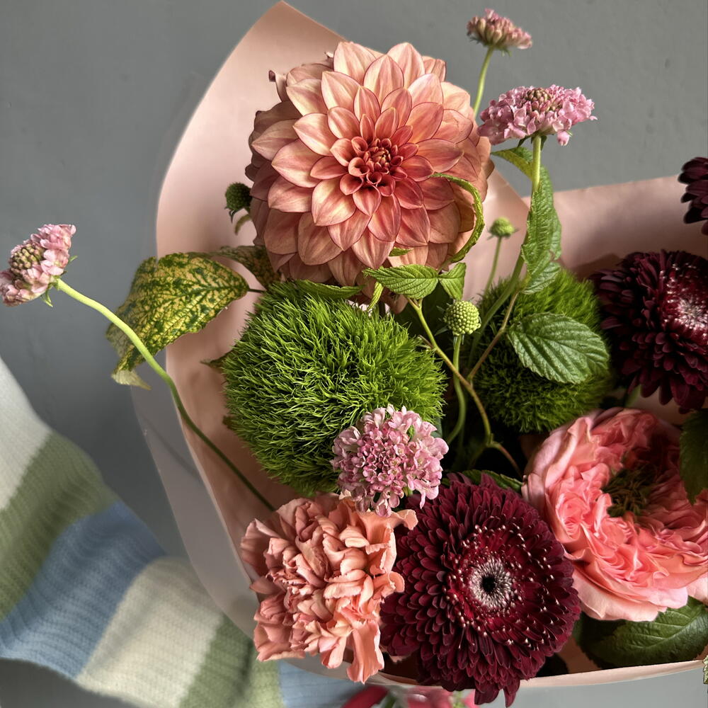 Авторский букет с фермерским гладиолусом и диантусом FM1033