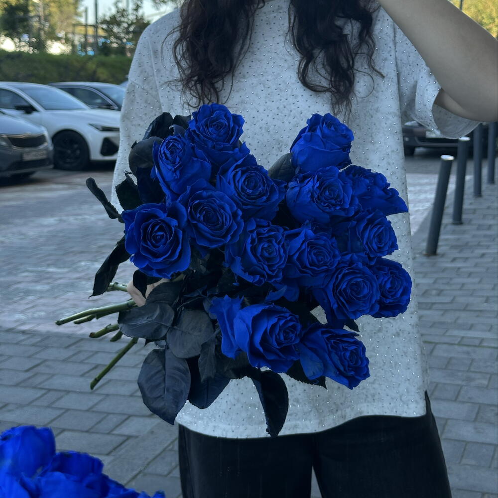 Букет синих роз из 15 штук