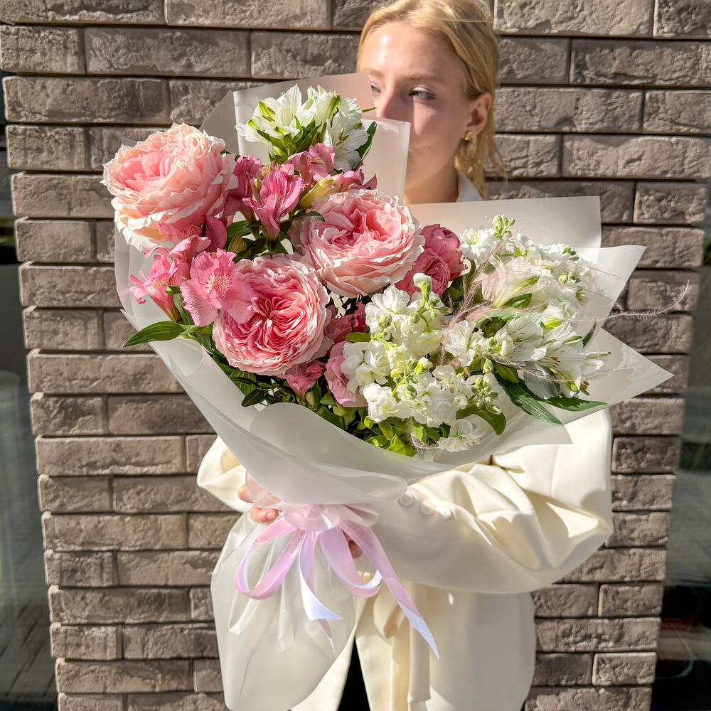 Авторский букет с пионовидной розой Тсумуги.Leoraflowers 5103