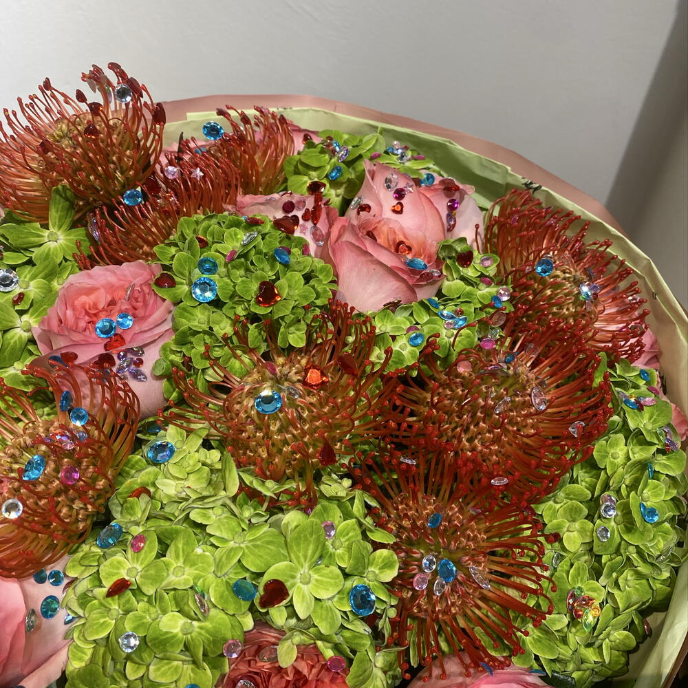 Яркий букет со стразами 💐