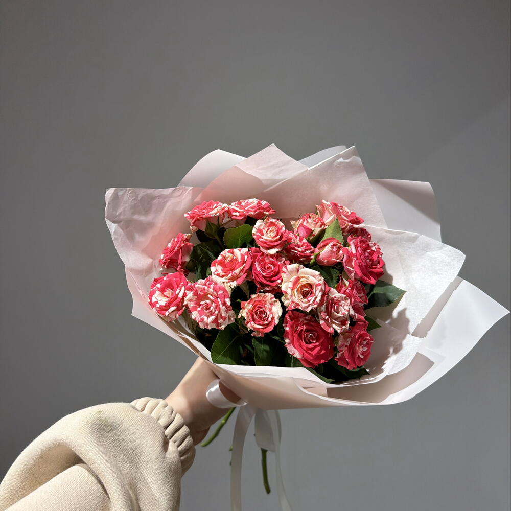 Букет -комплимент из кустовой розы 🌹