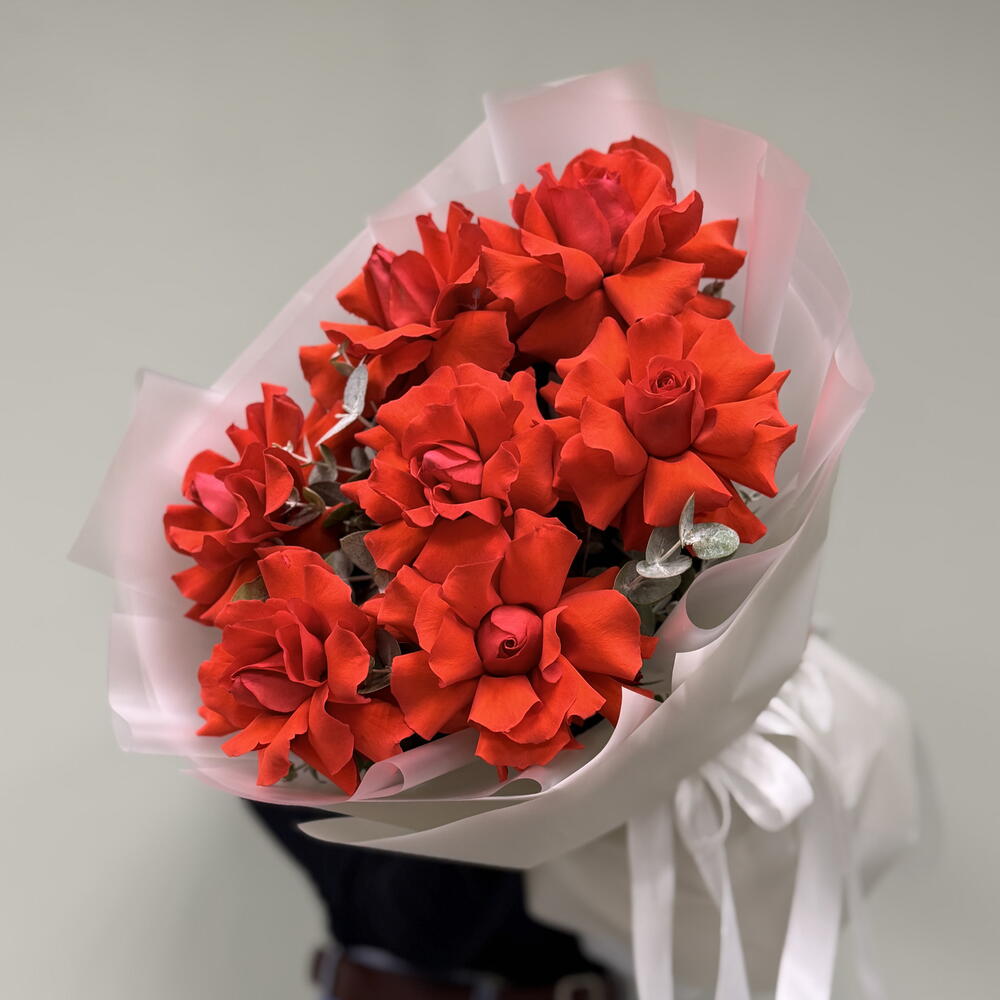 Авторский букет 🌹«Бархатная нежность: розы „Нина с эвкалиптом»