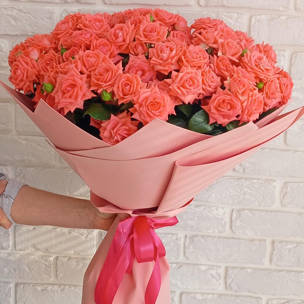 Букет кустовых роз  25 штук