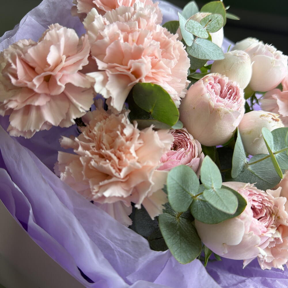 Букет 🌸 «Пудра и Лаванда» ☁️💜🧸🍃🤍 с диантусами  пион розами