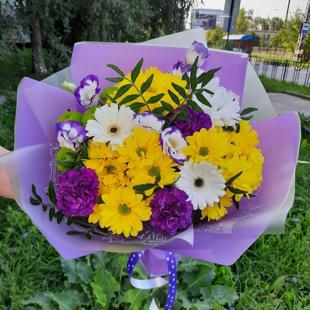 Букет с диантусами и герберой