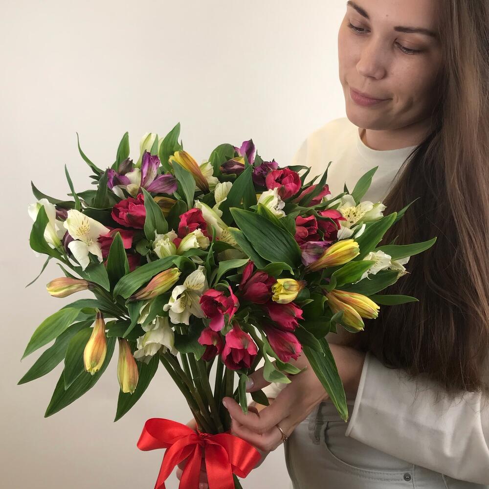 Микс из альстромерии. 🌸