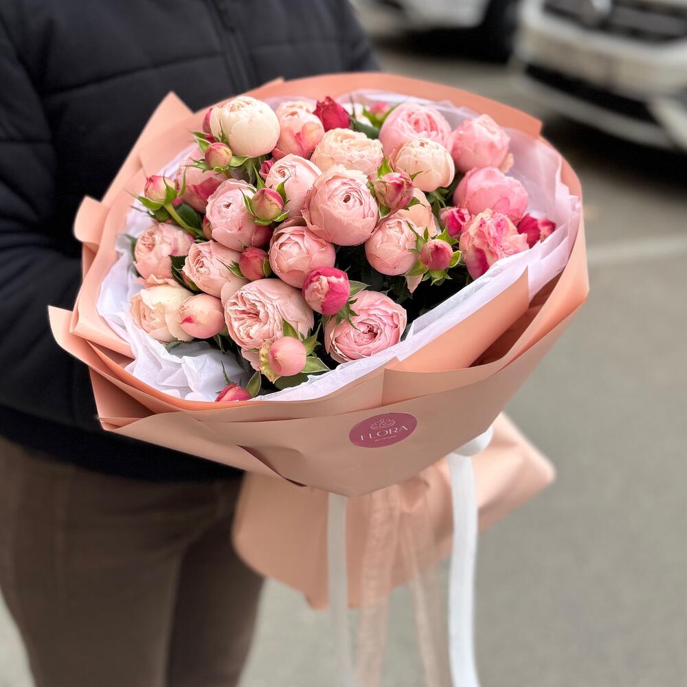 Пионовидные розы очень стойкие