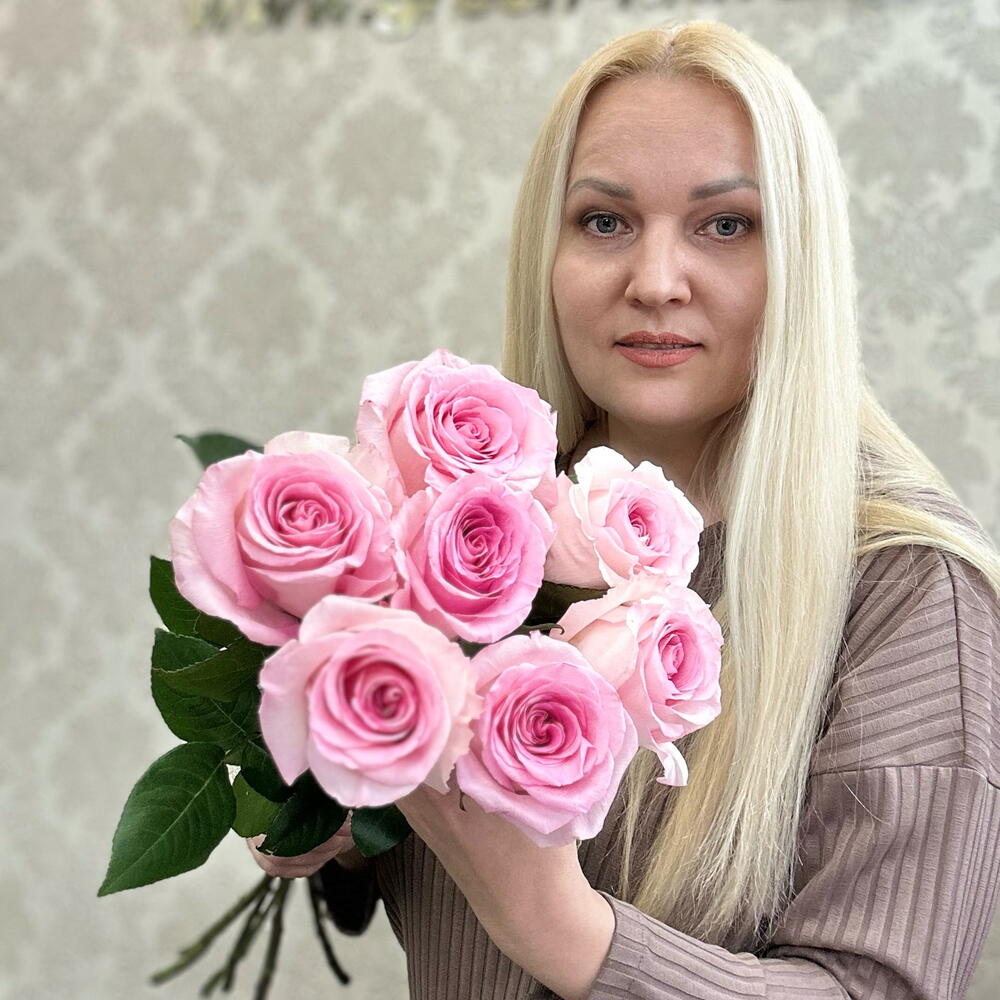 Розы розовые 7 шт