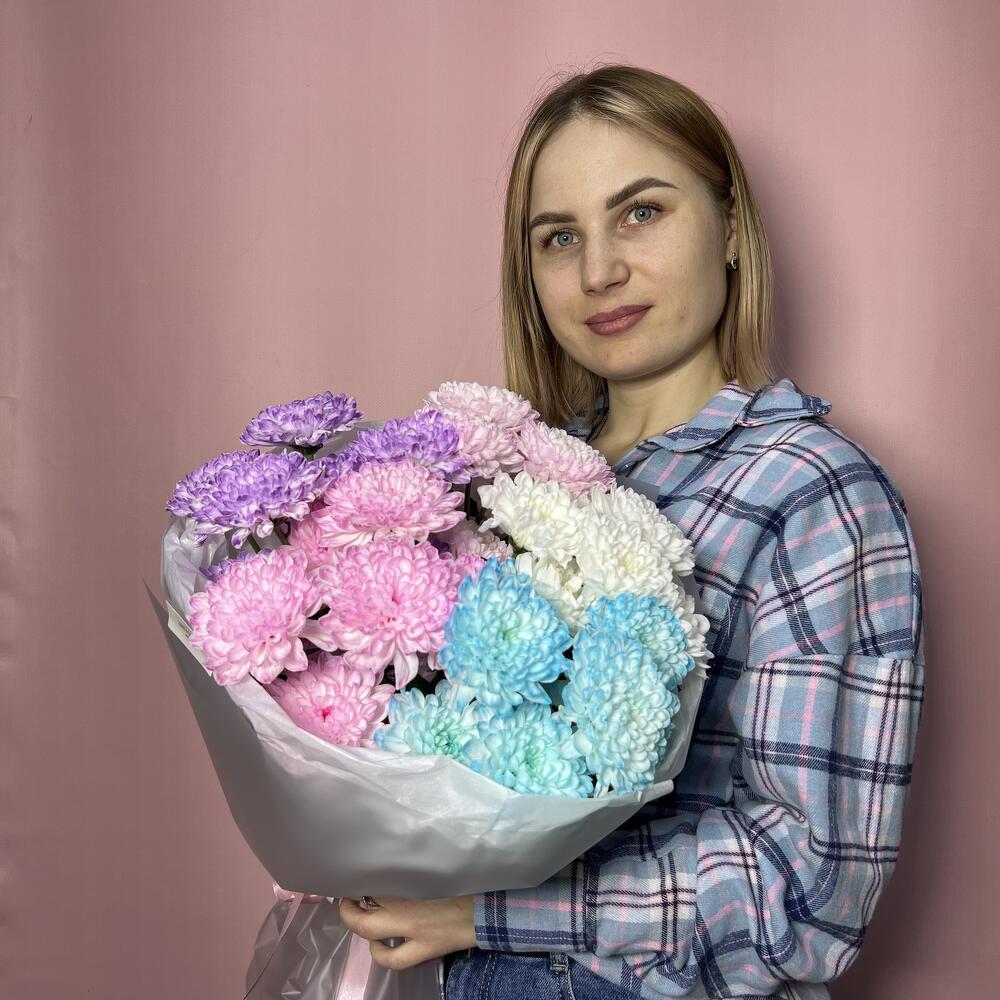 Букет из цветных кустовых хризантем