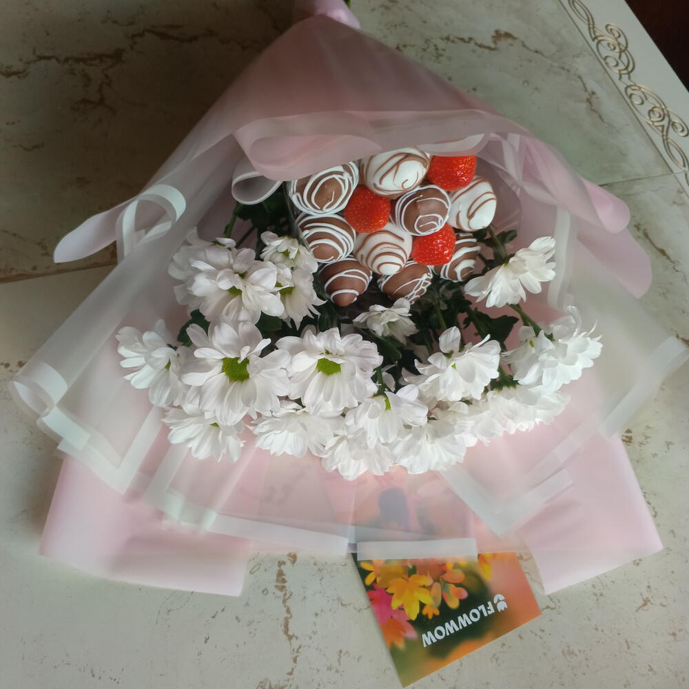 Букет с хризантемой +🍓"Румяна"