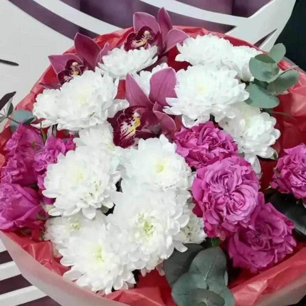 Букет ,, Вишни с цветами ‘  с кустовой розой,орхидеи,кустовая хризантема