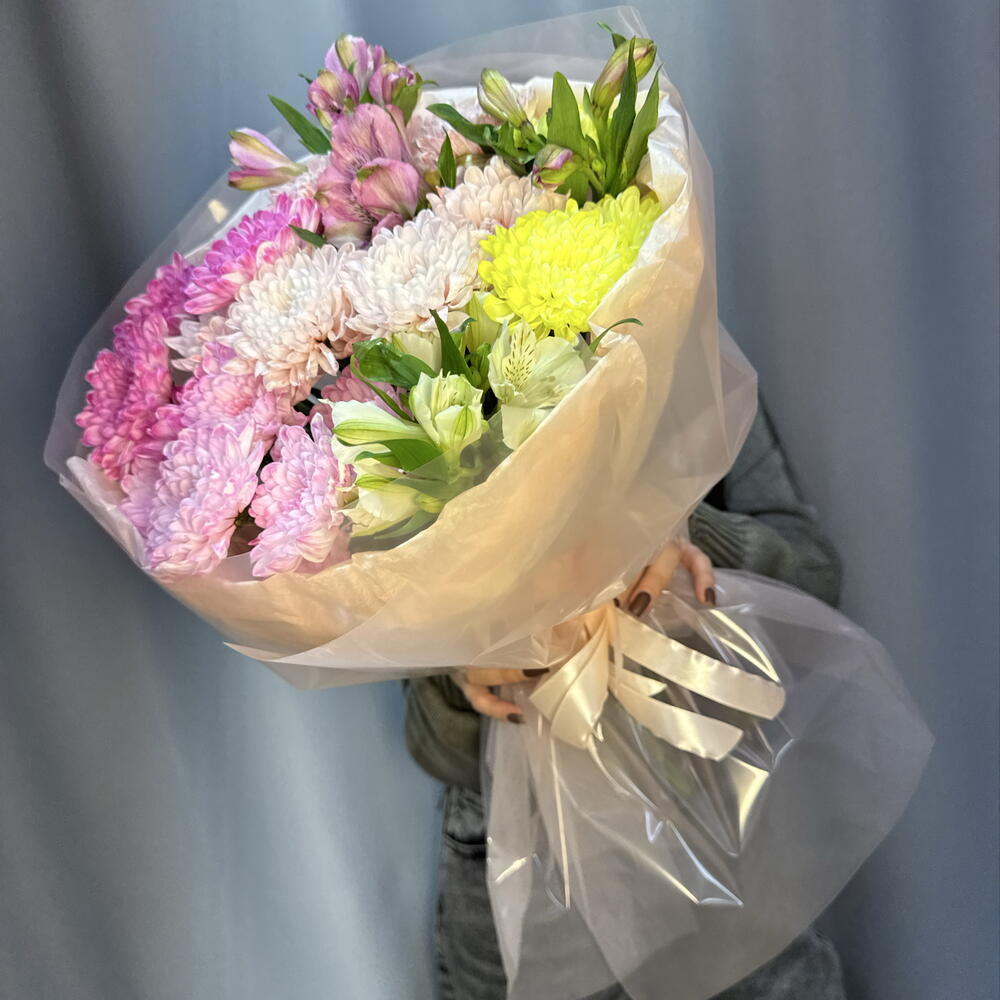 Стойкий букет из цветных хризантем и альстромерий🌸💗