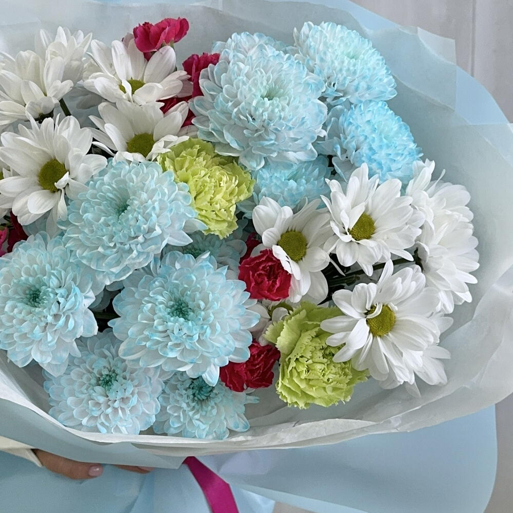 Дофаминовый букет хризантема кустовая, ромашка, гвоздика, гвоздика кустовая