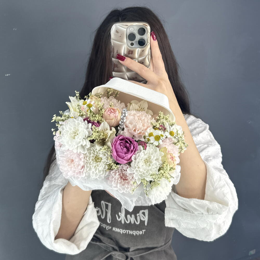 Бенто-Букет из цветов🎂💐 из Кустовой Розы, хризантемы Алтай и диантусов