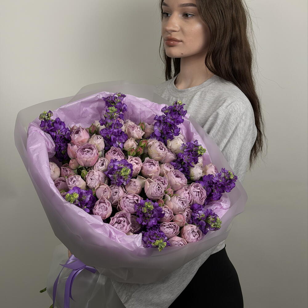 Кустовая Роза и маттиола букет 💜