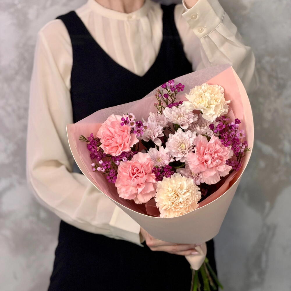 Нежный розовый ароматный букет хризантема, диантусы и хамелациум🌸 1 сентября