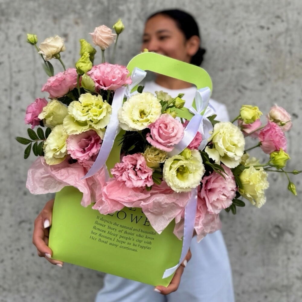 Композиция зелёное сочетание🩷💚 "яркая нежность" из эустом/лизиантусов