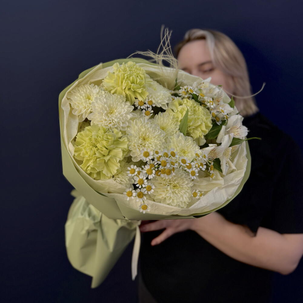 Букет нежный «Зелёный смузи🥝» с диантусом и альстромерией