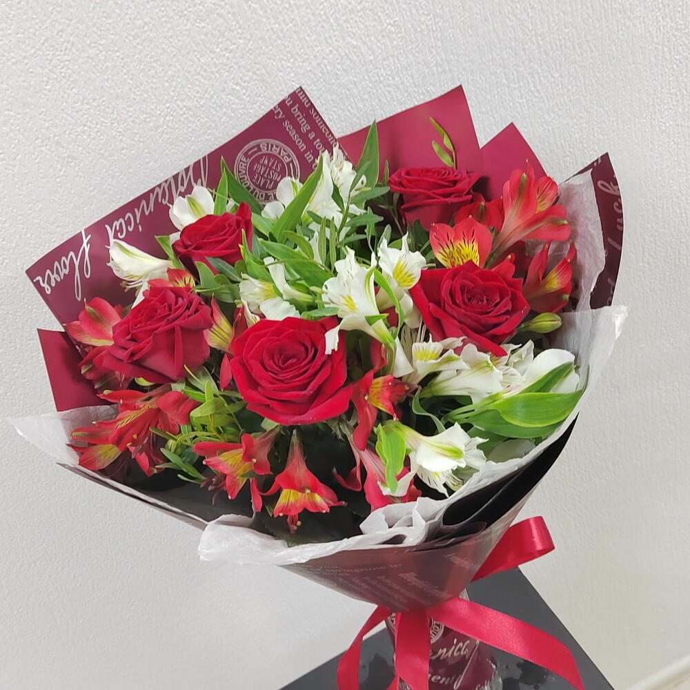 Альстромерии и розы🌹