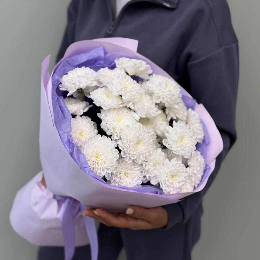 Пышный букет «Тихий вечер на двоих💙» из кустовых хризантем в стильной упаковке 🌸