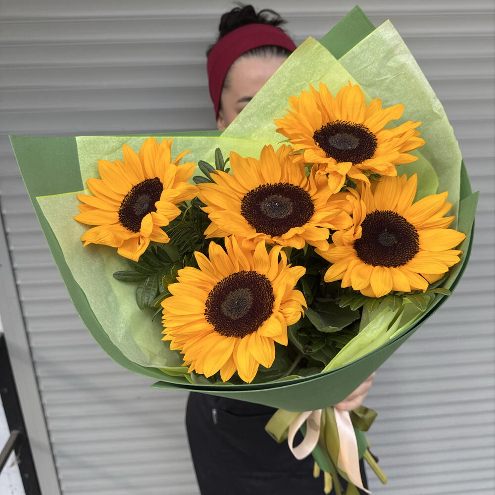 Букет из 5 подсолнухов 🌻