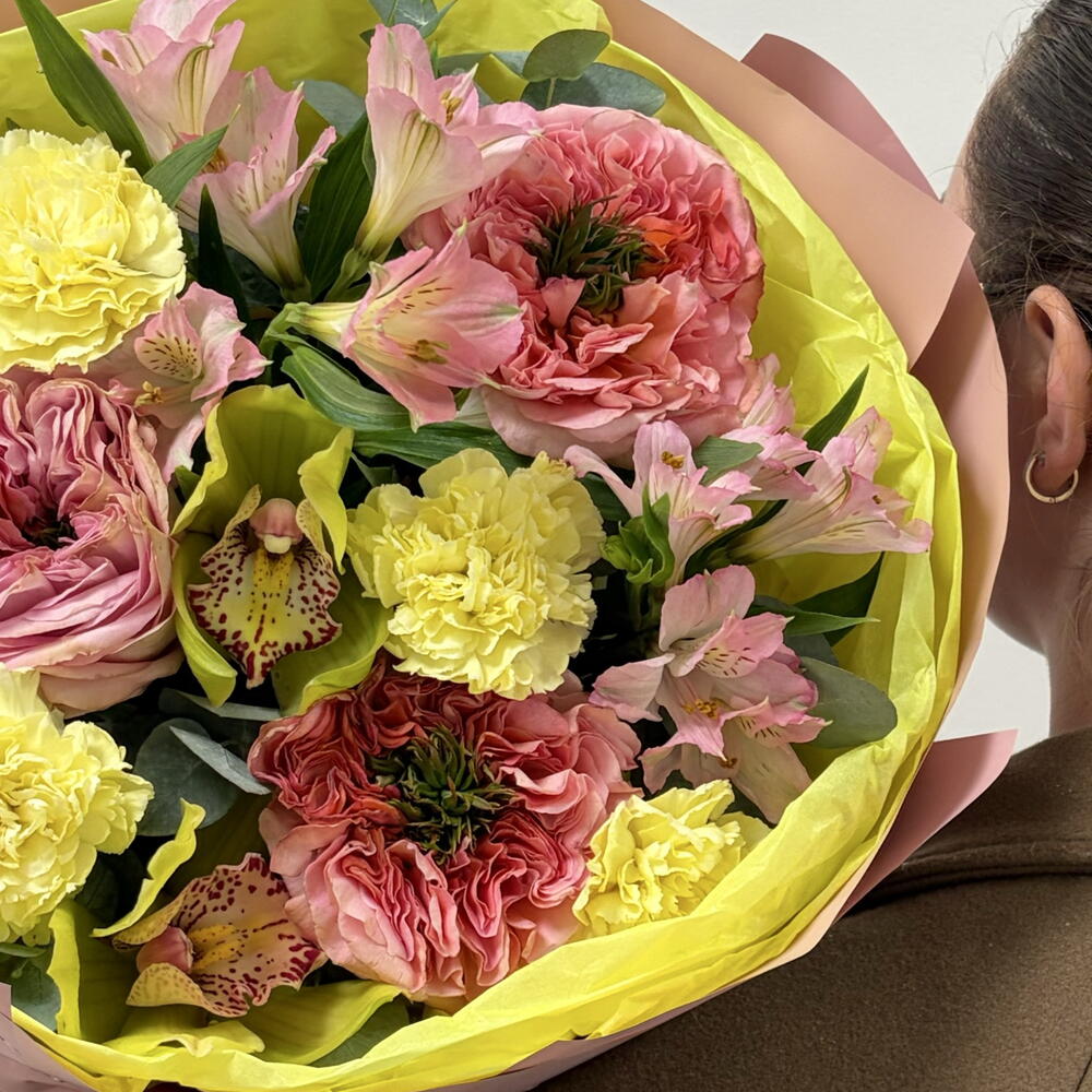 Авторский букет 🌸 «Экзотика » из пион роз Мандарин , альстромерии, даинтусов ,орхидей и эвкалипта в стильной упаковке