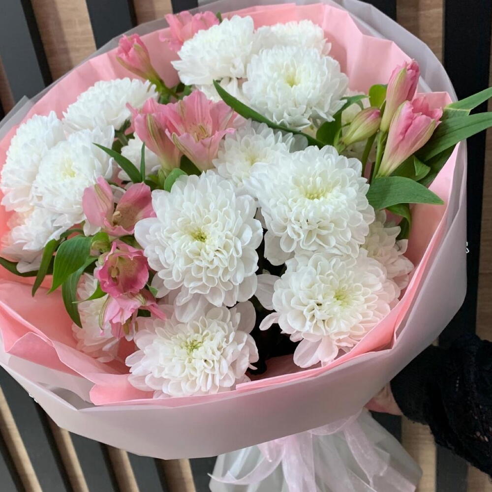 Авторский букет с хризантемой и альстромерия💕