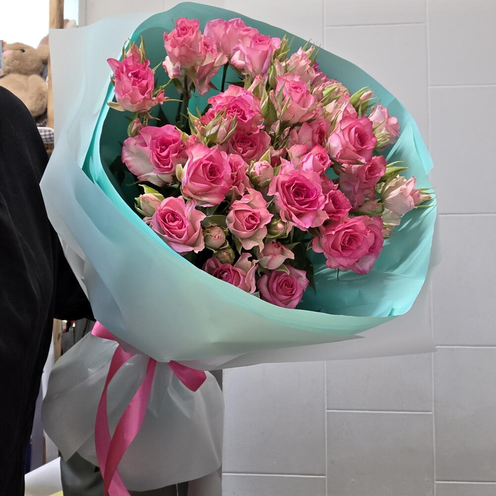 Розовый кругляш 😍 из кустовых роз пышный