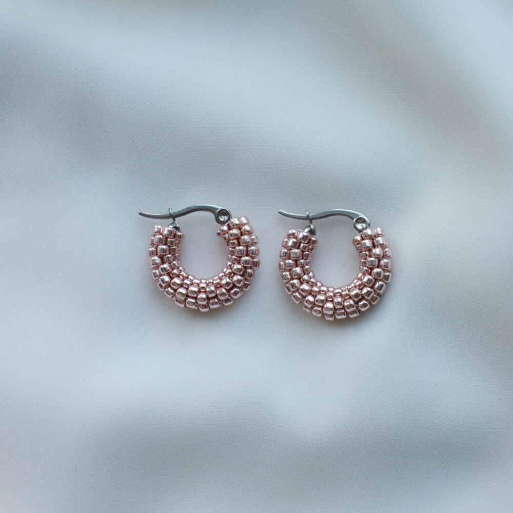 Серьги из ювелирного японского бисера в оттенке «Sweet blush»