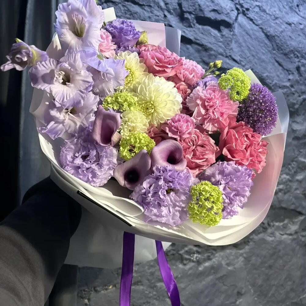 Букет с гладиолусами в фиолетовых тонах 💜
