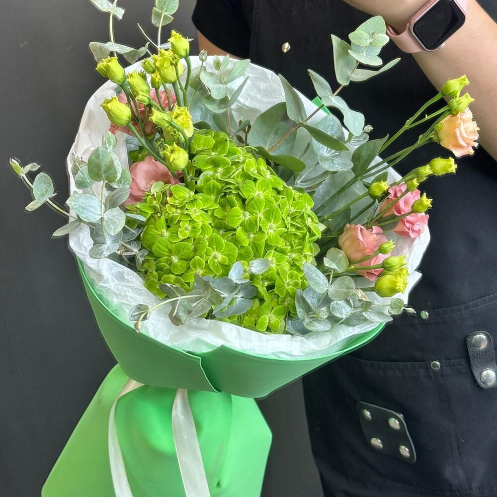 Букет из гортензии и эустомы 🌿