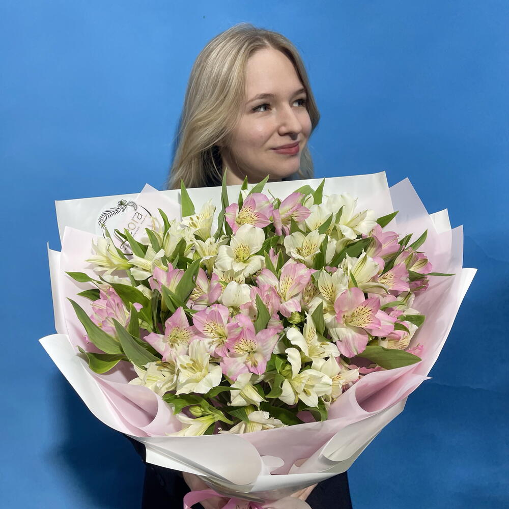 Букет из 15 Альстромерий микс. Монобукет 3029. Leoraflowers