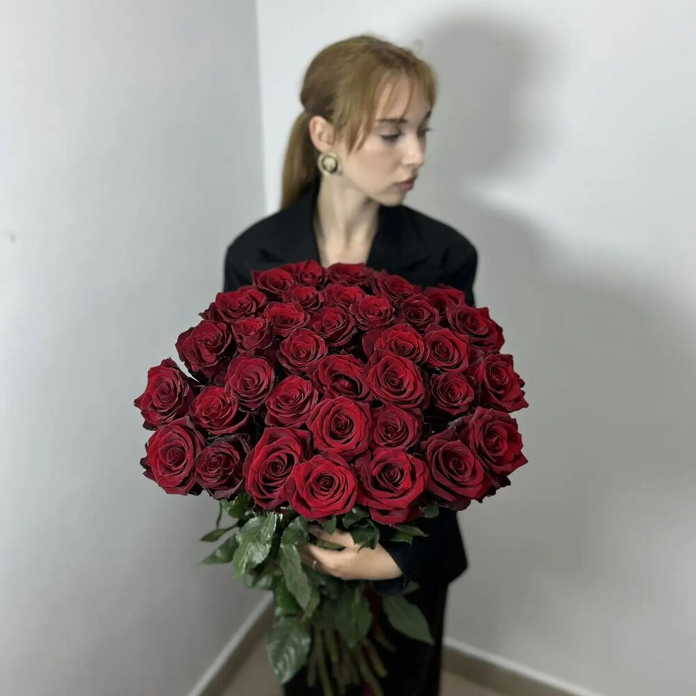 35 красных Эквадорских  роз