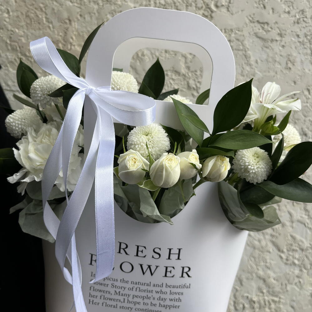 Fresh flower композиция в сумочке