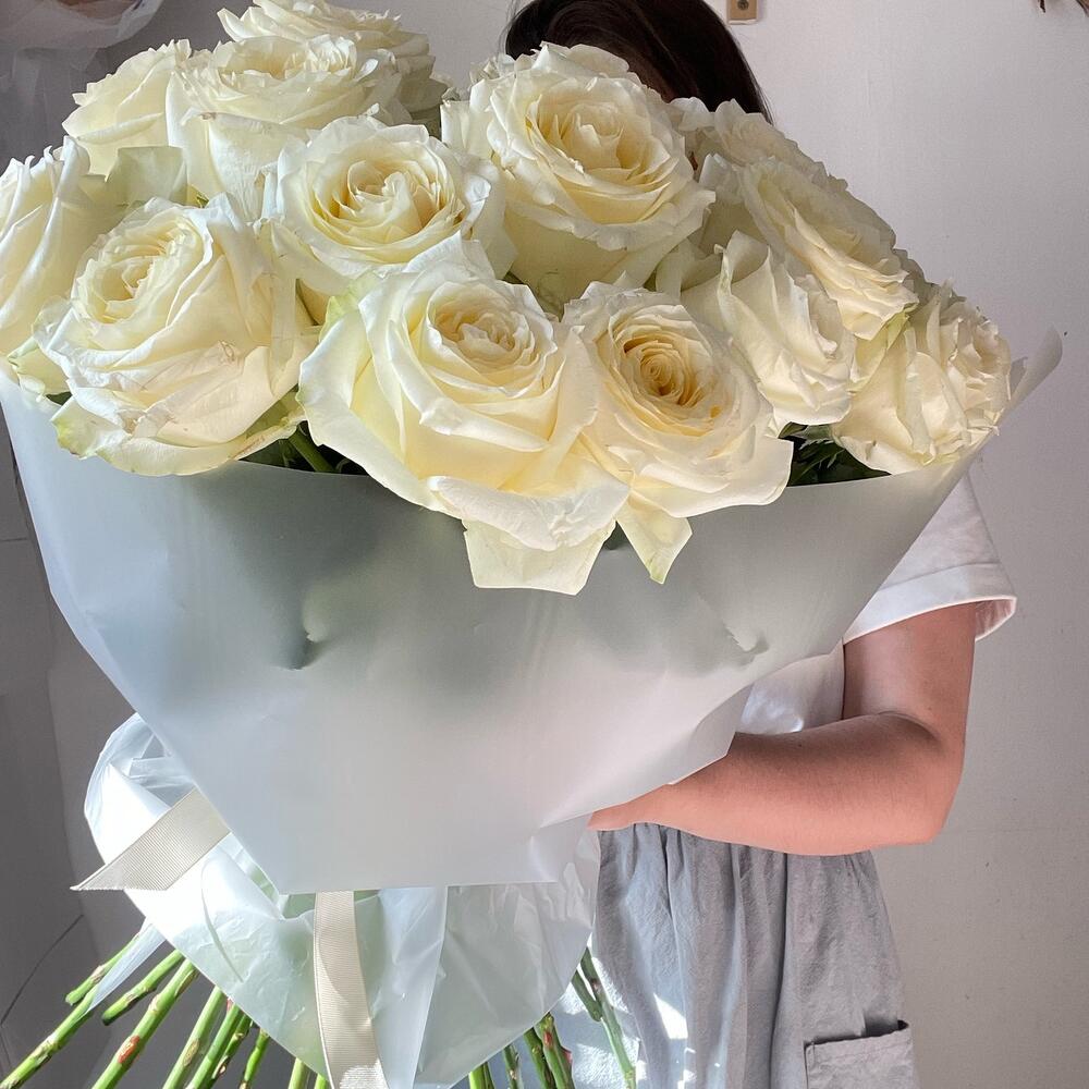 25 пионовидных роз💐