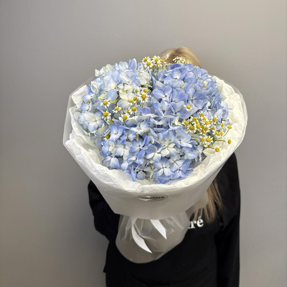 Авторский букет с гортензией и ромашками🌼