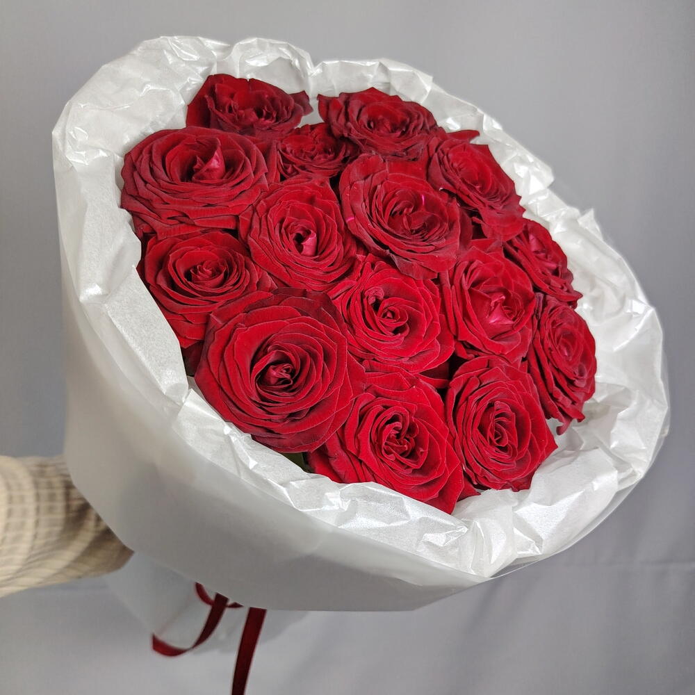 🍒 Букет из 15 красных роз Ред Наоми🌹