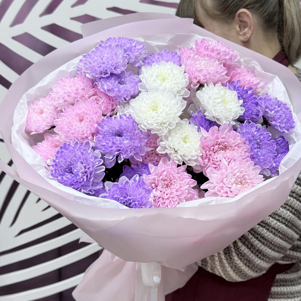 Букет«Радужный свет» из кустовой хризантемы 💜🤍🩷