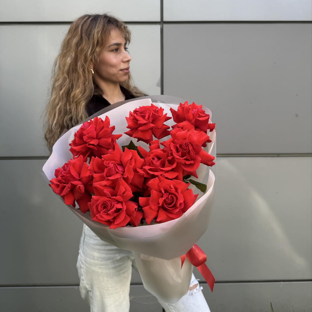 Эксклюзивный Букет «ТАЙНА АЛОГО САДА🥀»:  из французских роз сорта „Нина — загадочное послание на языке цветов🔮🌹