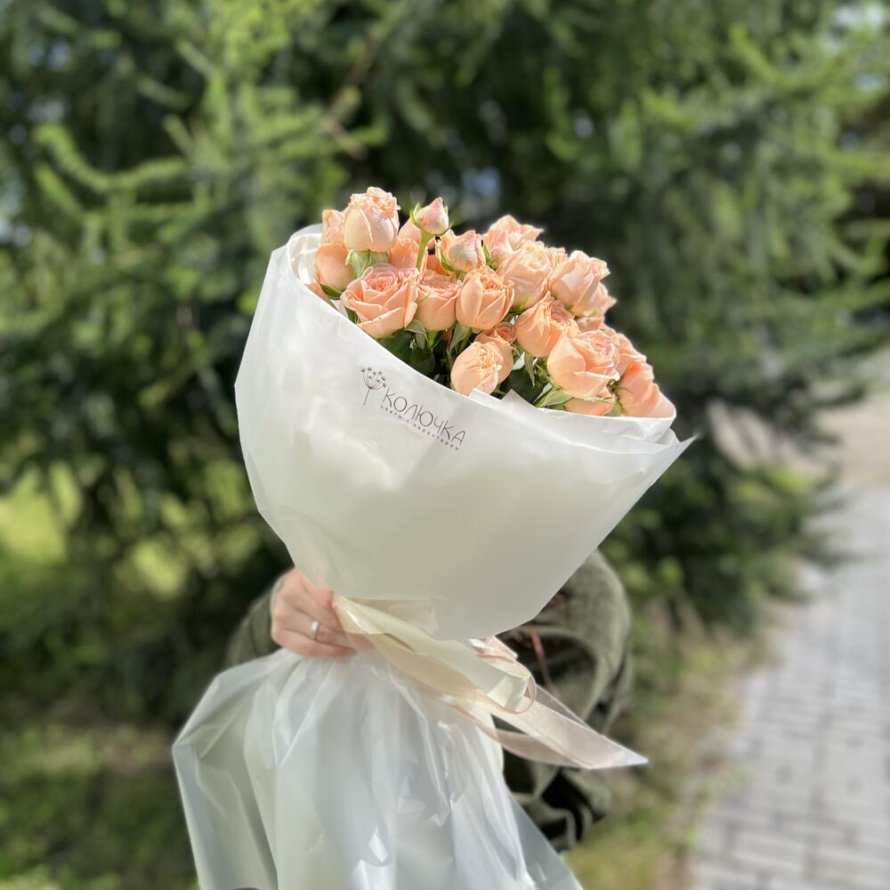 Букет кустовых роз 7 веток
