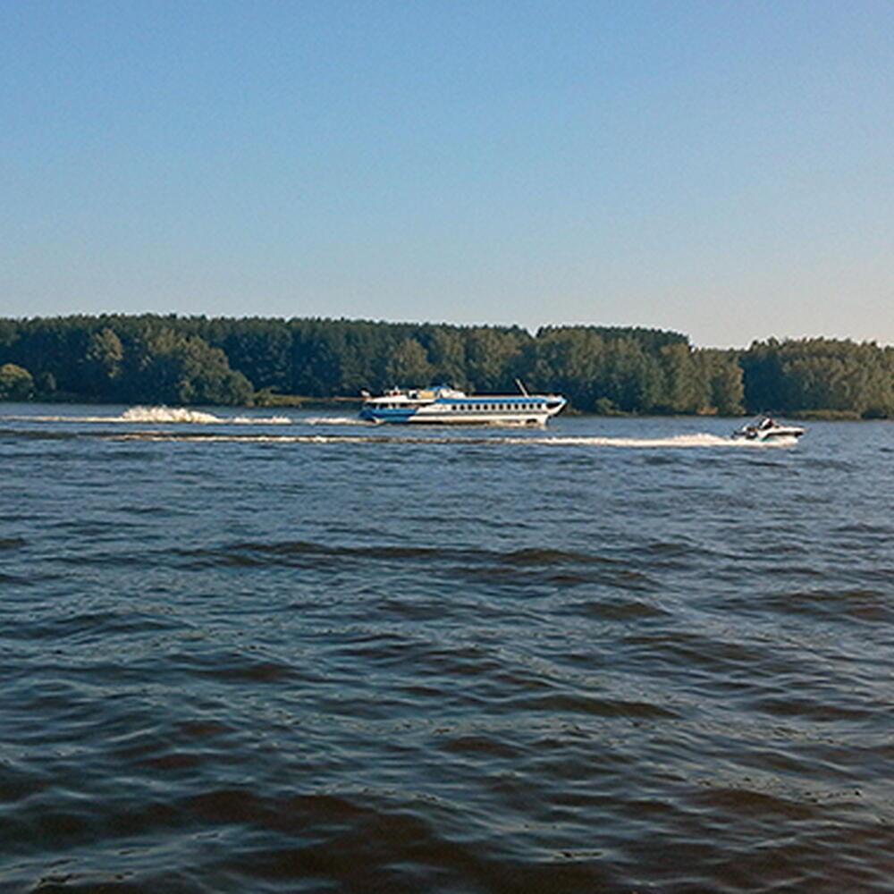 Подарочный сертификат Прогулка на катере Prive Два водохранилища, 1-4 чел. (2 часа, будние дни)