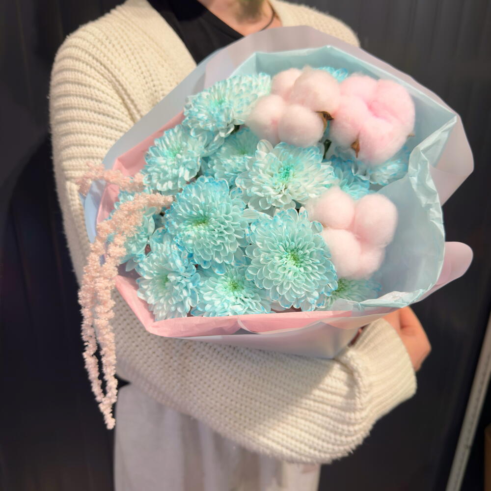 Букет «Бабл Гам» 🩵 Bubble Gum 💕 с голубой хризантемой, розовым хлопком и амарантом