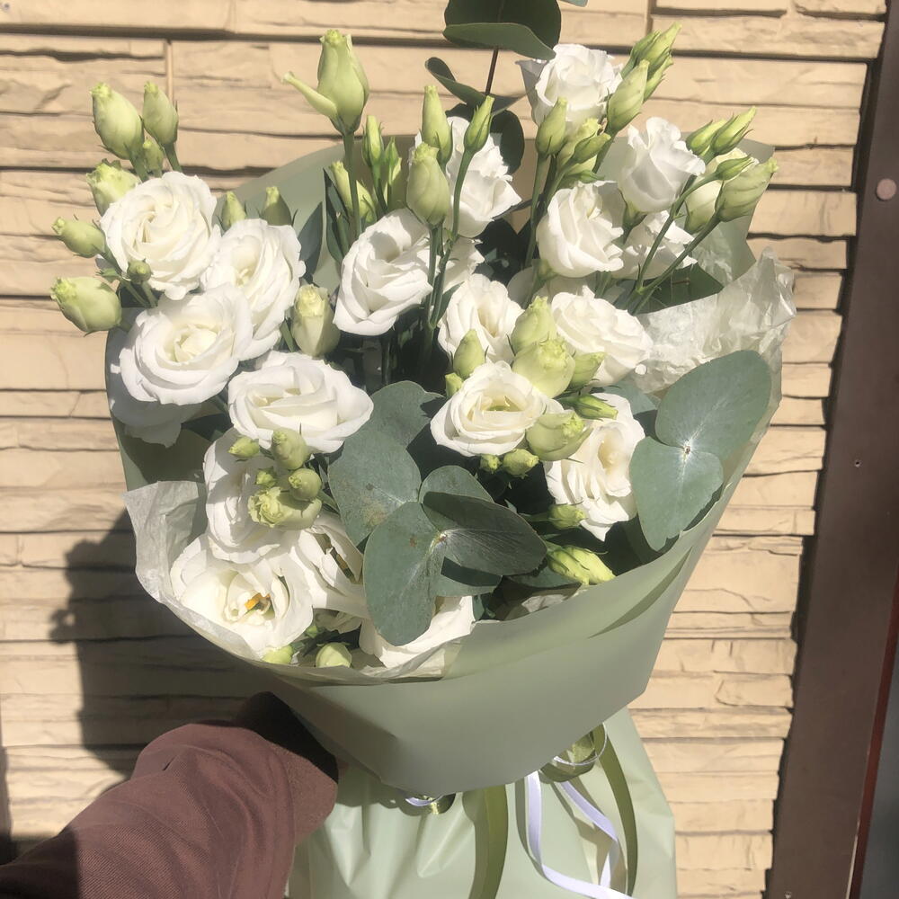 Букет из стойкой эустомы с эвкалиптом💚