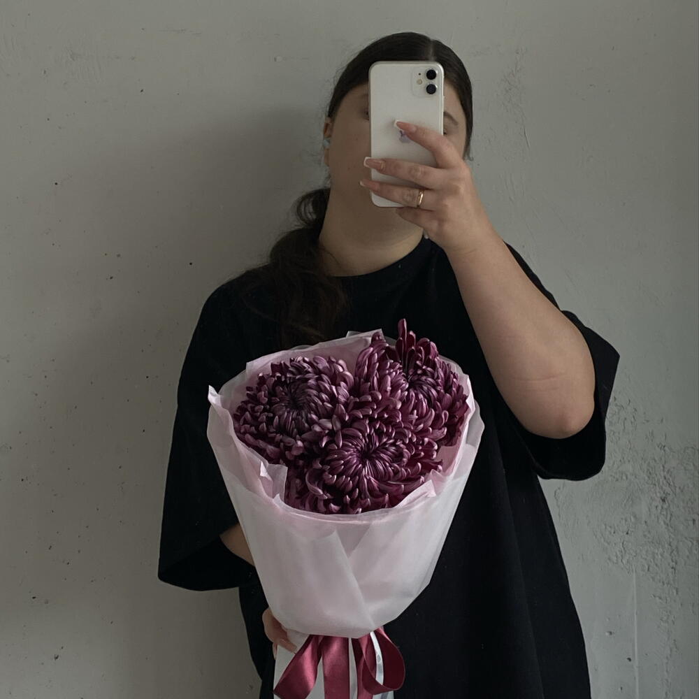 Сезонные хризантемы сорта «Бигуди» в винном оттенке в упаковке 🍇 3